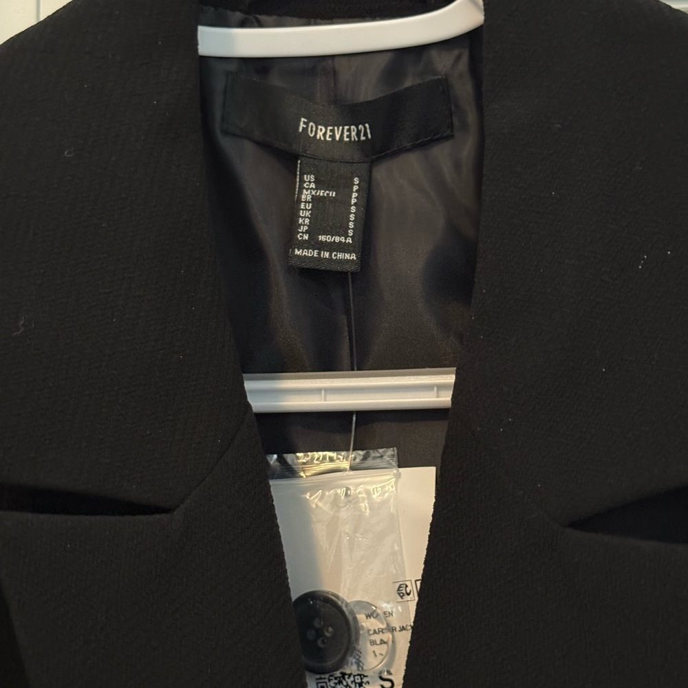 BRAND NEW! Black Forever 21, sleeveless long blazer.